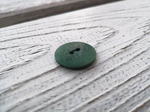 Ein Bio Echt Steinnussknopf (vegan, ST 771) - dunkelgrün (Ø 23mm)