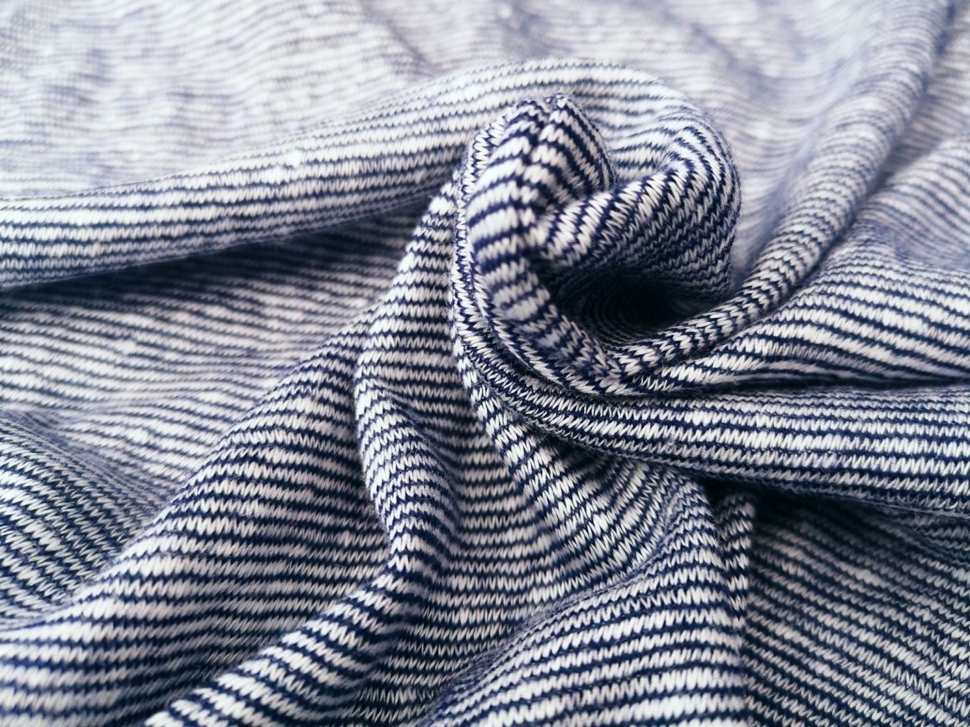 Fühlprobe 27: Wolle/Hanf Biojersey – Tigerlilly