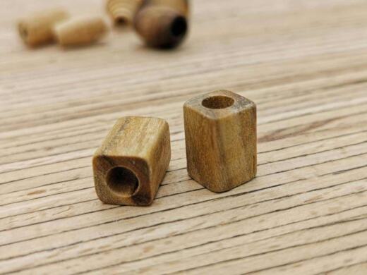 Zwei quaderförmige Bio Olivenholz Perlen (H1035-20) - Ø 12,5 mm