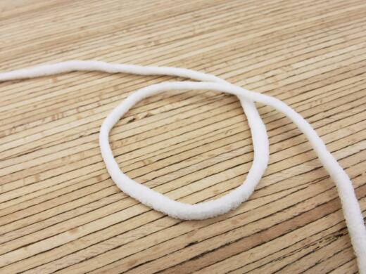 5 Meter rund gestricktes flauschiges ´Gummiband 4mm - schwarz oder weiß