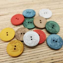 Ein Recycling Hanf Knopf - Blättermotiv - verschiedene Farben (Ø 23mm)