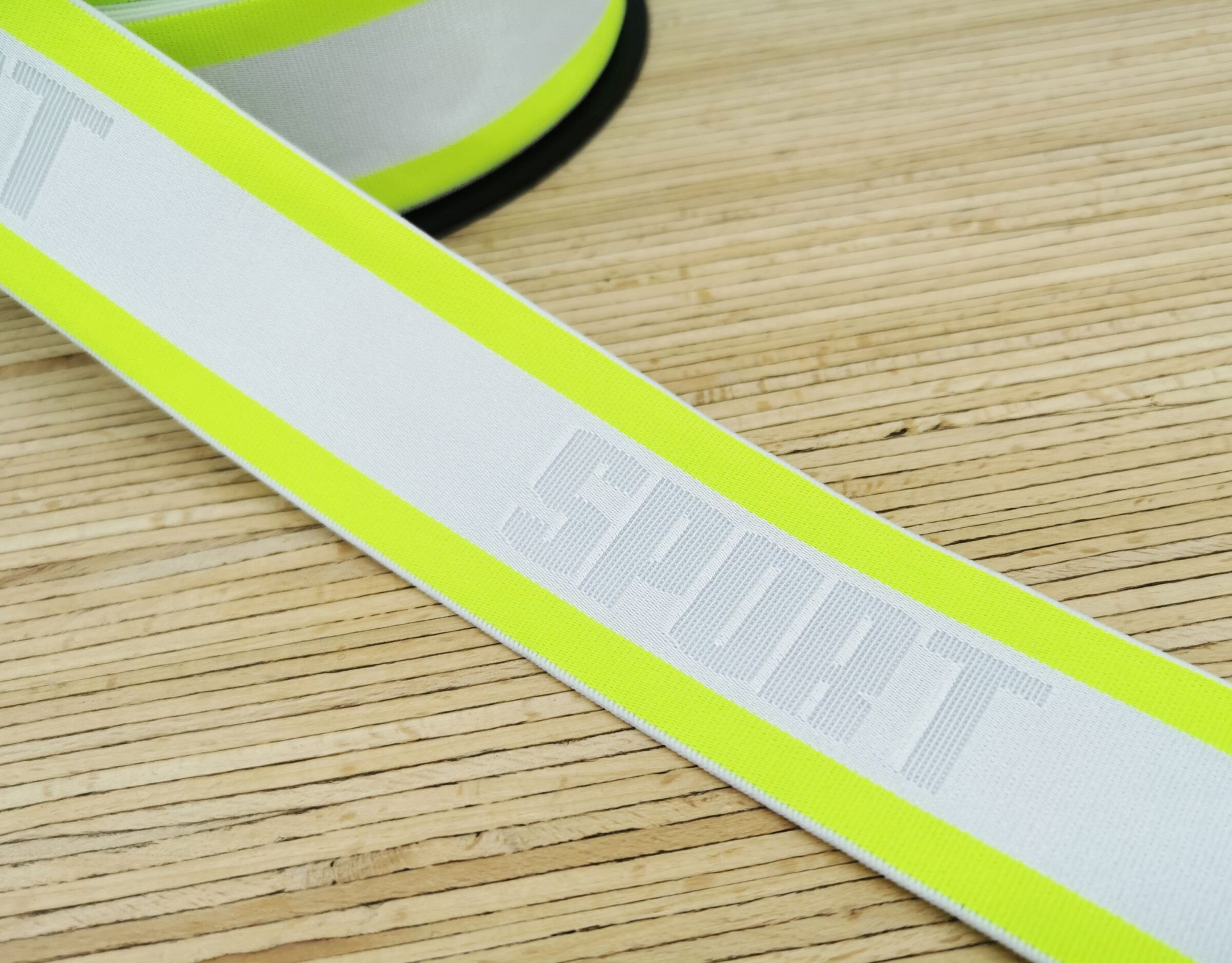 Gummiband_Sport mit Neon_weiß