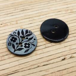 Ein Bio Perlmutt-Knopf Black Pen (P 279) - Blumenmotiv (Ø 23 mm)
