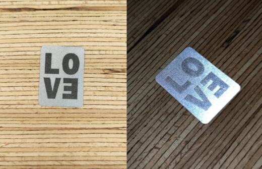 Ein Label zum Aufnähen - "LOVE" reflektierend (3M™ Scotchlite™)