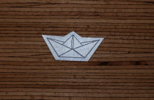Ein Label zum Aufnähen - Papierschiff reflektierend (3M™ Scotchlite™)