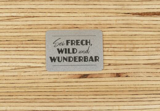 Ein Label zum Aufnähen - "Sei frech, wild und wunderbar" reflektierend (3M™ Scotchlite™)