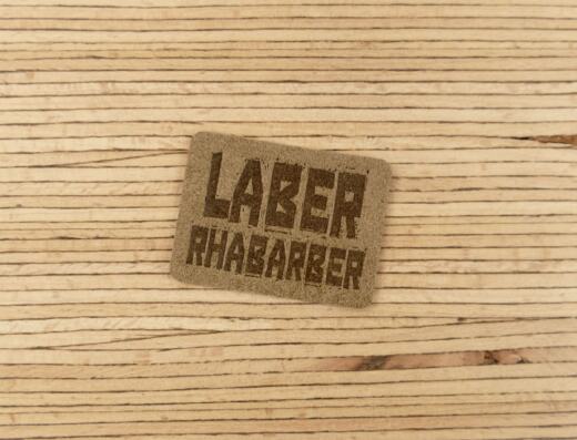 Ein Label zum Aufnähen – "LABER RHABARBER" - taupe
