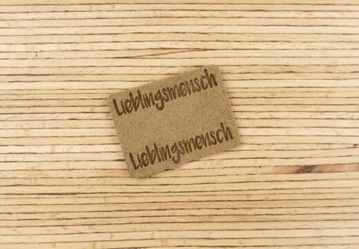 Ein Label zum Einnähen (Seitennaht) - "Lieblingsmensch Lieblingsmensch" -  taupe
