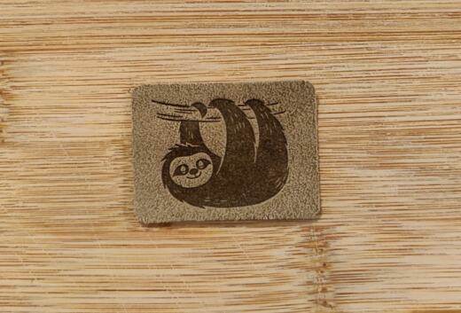 Ein Label zum Aufnähen – Faultier taupe