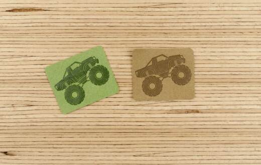 Ein Label zum Aufnähen –  Monster Truck - taupe