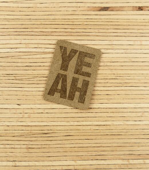 Ein Label zum Aufnähen – "YEAH" taupe