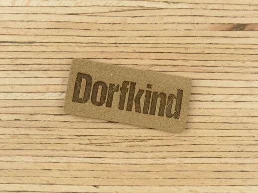 Ein Label zum Aufnähen –  "Dorfkind" taupe