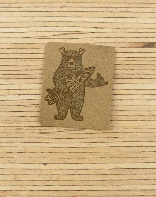 Ein Label zum Aufnähen –  cool bear taupe
