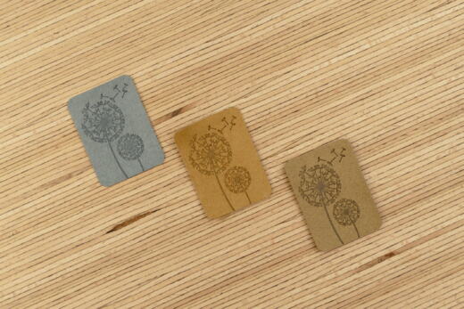 Ein Label zum Aufnähen –  Pusteblumen - Grau