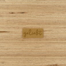 Ein Label zum Aufnähen –  "geliebt" - camel