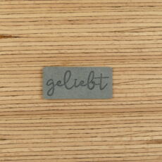 Ein Label zum Aufnähen –  "geliebt" - grau