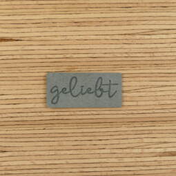 Ein Label zum Aufnähen –  "geliebt" - grau