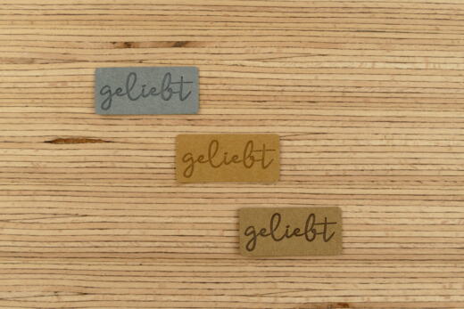 Ein Label zum Aufnähen – "geliebt" - camel
