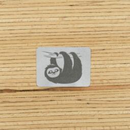Ein Label zum Aufnähen - Faultier reflektierend (3M™ Scotchlite™)