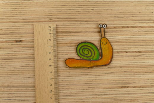 Handbemalte Korkapplikation - Die kleine Schnecke Samantha grün