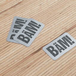 Ein Label zum Aufnähen - "BÄM!" reflektierend (3M™ Scotchlite™) – Bild 2
