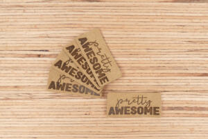 Ein Label zum Aufnähen – "pretty AWESOME" taupe