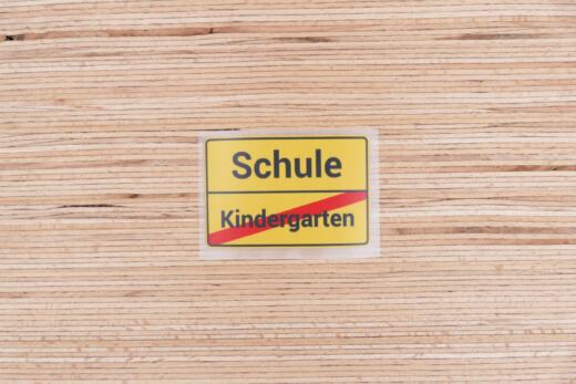 DTF Bügelbild G23 - Tigerlilly EP - Ortsausgangsschild Schulkind klein (ca. 6 x 10cm)