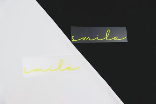 Bügelbild H24 - neongelb reflektierend - "smile" (ca. 2 x 11,5cm)