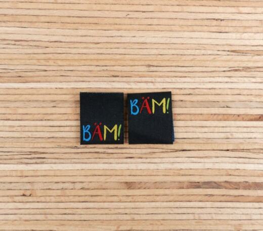 Zwei Weblabel zum Einnähen – Tigerlilly EP – "BÄM!"