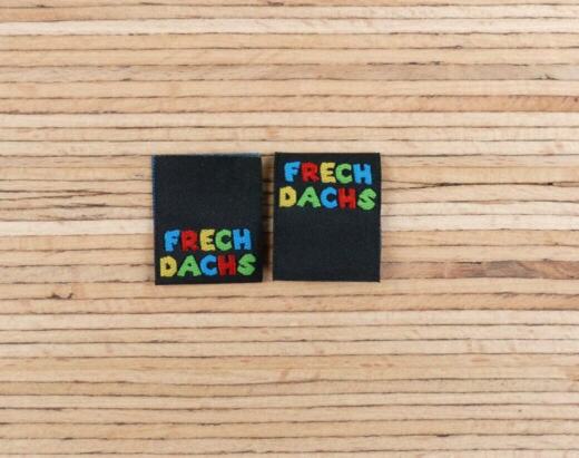Zwei Weblabel zum Einnähen – Tigerlilly EP – "FRECHDACHS"