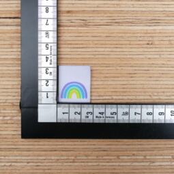 Zwei Weblabel zum Einnähen – Tigerlilly EP – Regenbogen – Bild 2