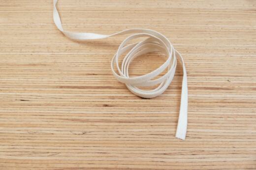 Lyocell Einziehgummiband 9mm (weiss/umsponnener Naturkautschukfaden)