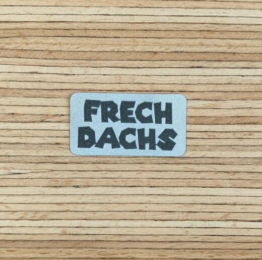 Ein Label zum Aufnähen - FRECHDACHS reflektierend (3M™ Scotchlite™)