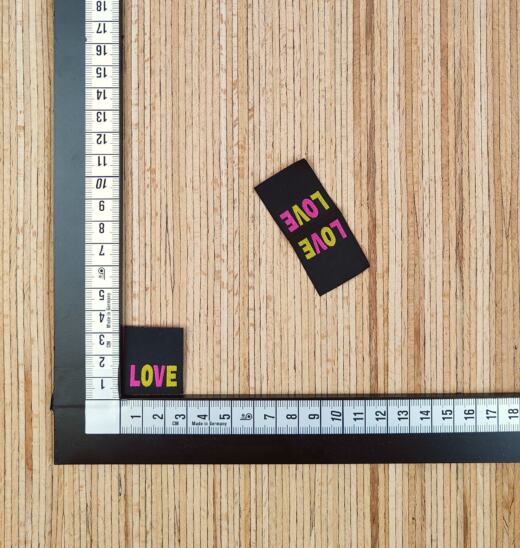 Zwei Weblabel zum Einnähen – Tigerlilly EP – "LOVE"