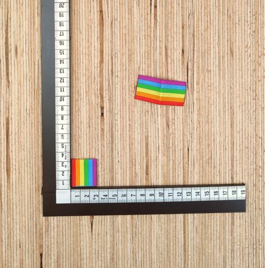 Zwei Weblabel zum Einnähen – Tigerlilly EP – Regenbogenfarben