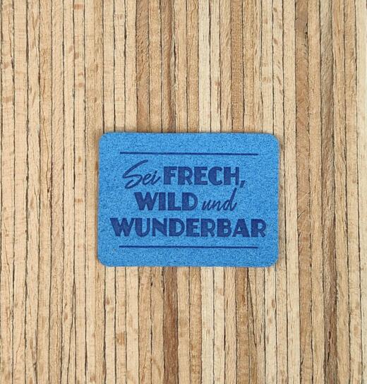 Ein Label zum Aufnähen – "Sei frech, wild und wunderbar" - blau