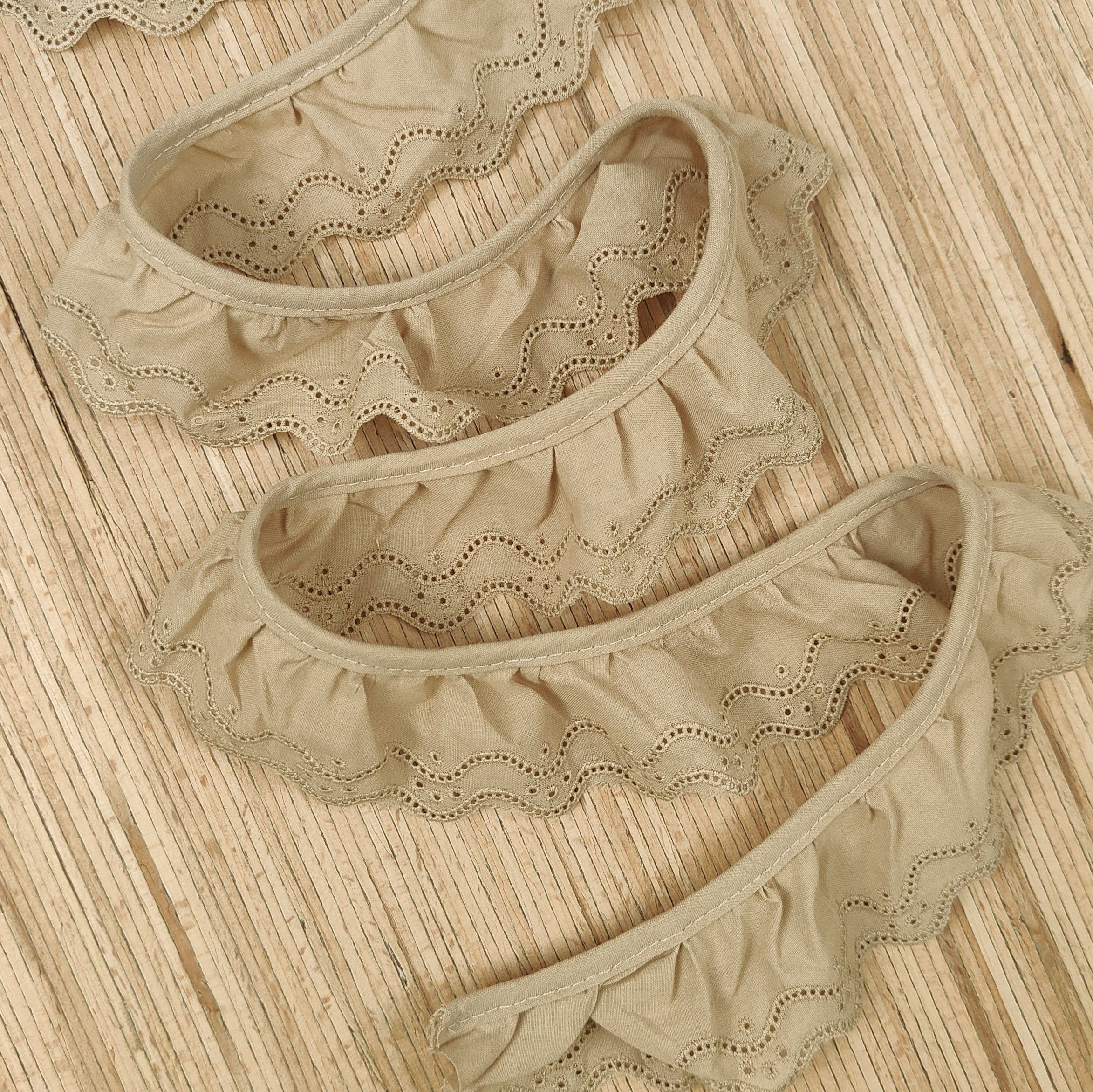 Breite Spitze- beige