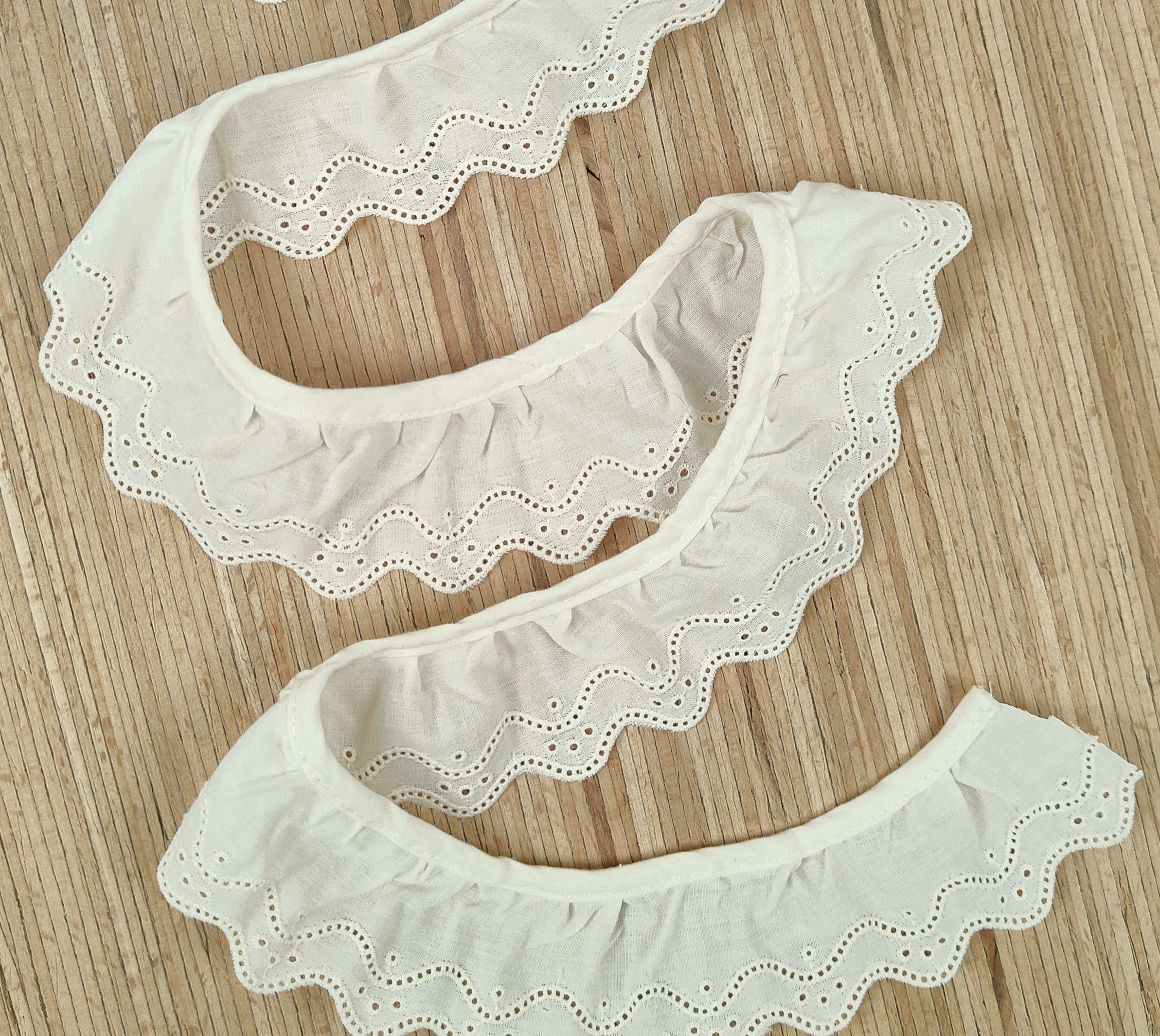 Breite Spitze- creme- weiß