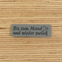 Ein Label zum Aufnähen –  "Bis zum Mond und wieder zurück" - grau