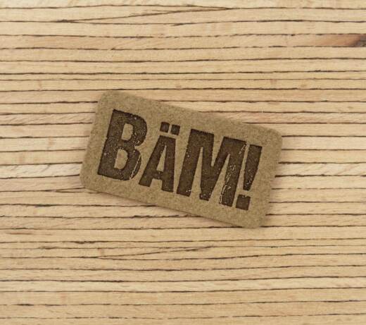 Ein Label zum Aufnähen – "BÄM!" taupe