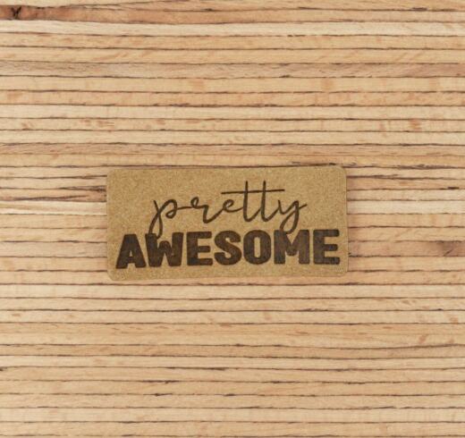 Ein Label zum Aufnähen – "pretty AWESOME" taupe