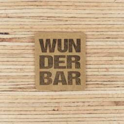 Ein Label zum AufnƤhen ā "WUNDERBAR" taupe