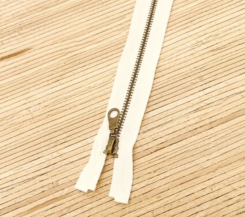 Ein teilbarer Metall Jackenreißverschluss 70cm - weiß – Bild 1
